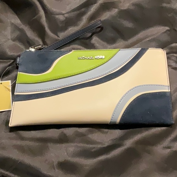 NWT Michael Kors Jet Set Patchwork Wristlet - Picture 3 of 10